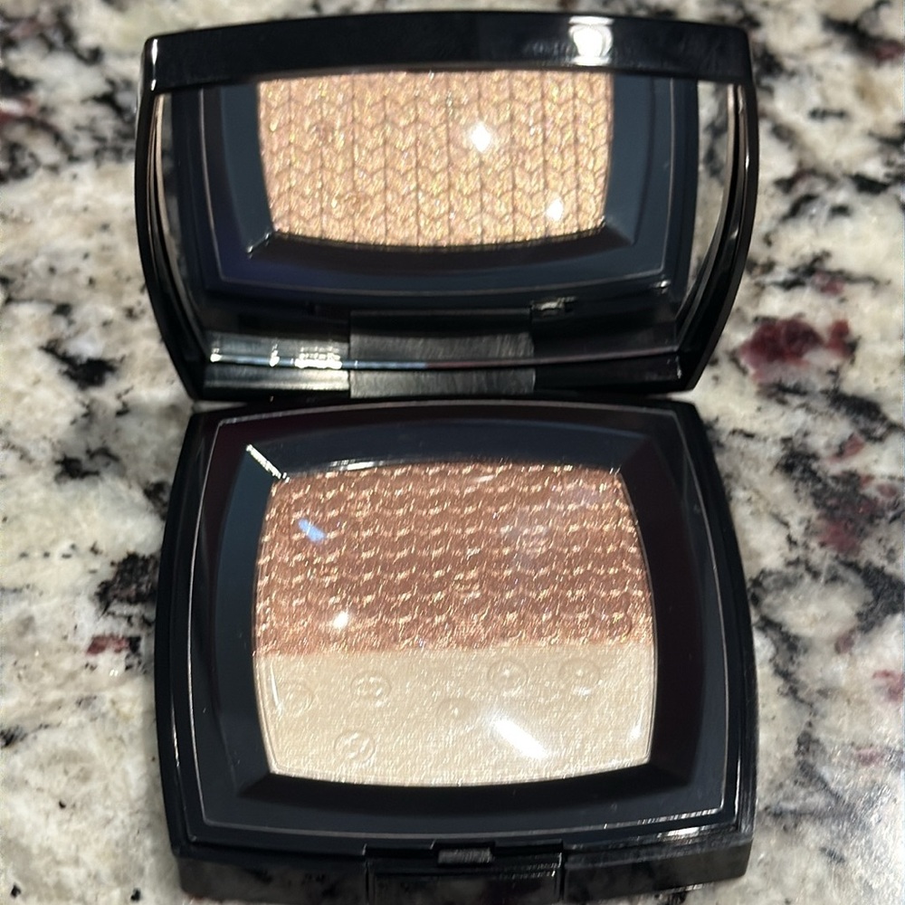 Chanel Duo Lumiere Illuminating Powder Duo DISCONTINUED! Holiday collection!